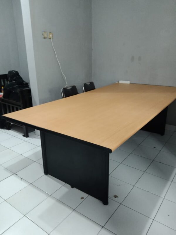 Meja Meeting AMO 240 - AURA