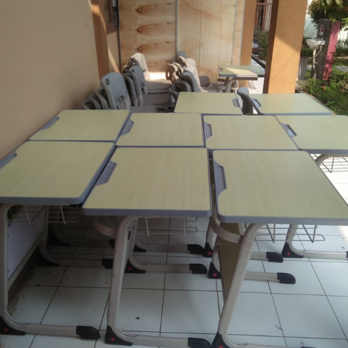 Meja Sekolah Chitose