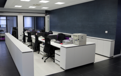 Meja Kantor Dengan Ruang Penyimpanan