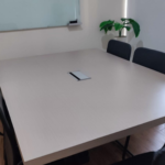Meja Meeting Persegi + Gromet