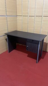 meja Kantor Rangka Besi Pinggir
