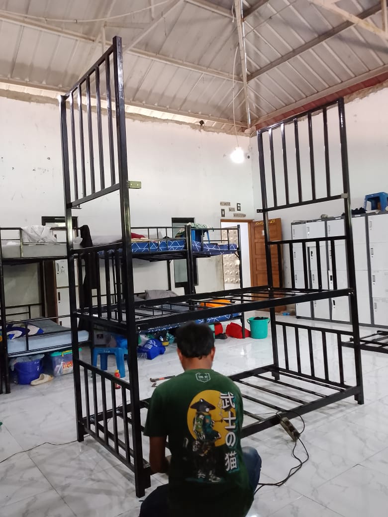 Ranjang Besi 3 Tingkat Custom