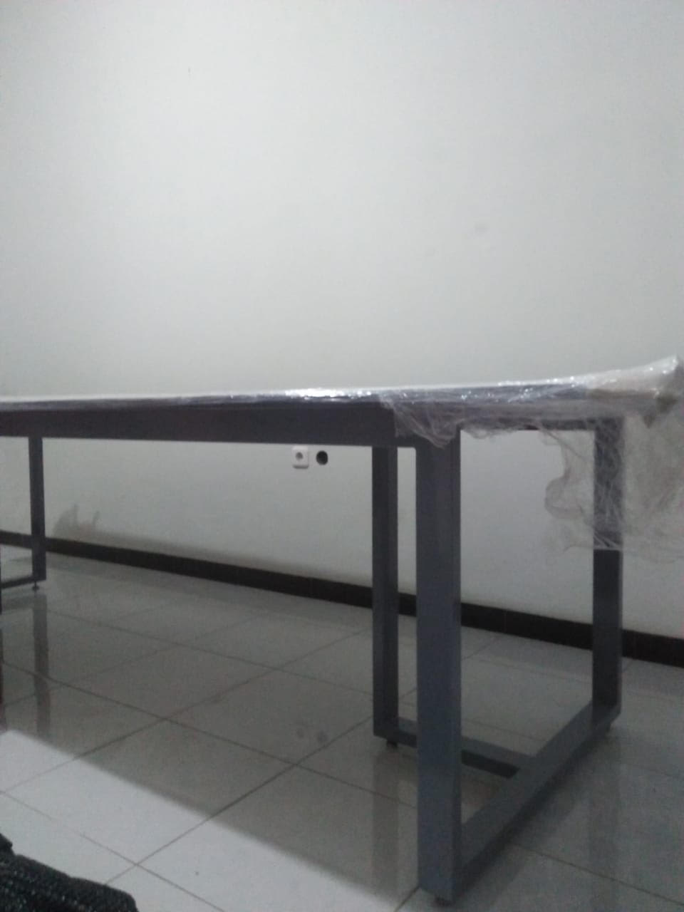 rangka besi meja meeting