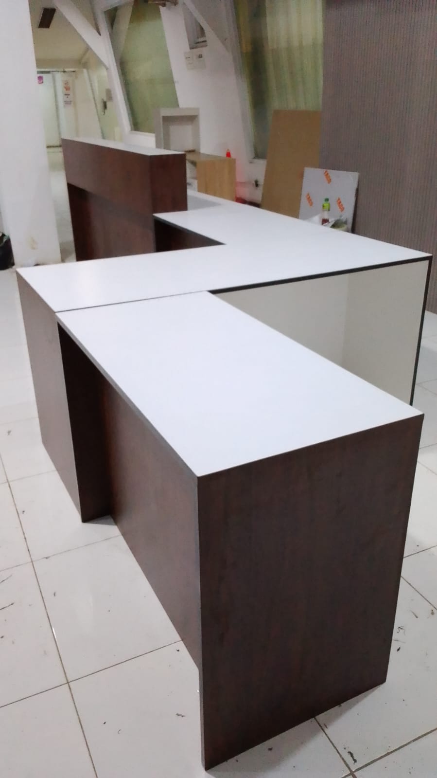 Meja Custom Versus Meja Jadi Mana Yang Lebih Worth It?