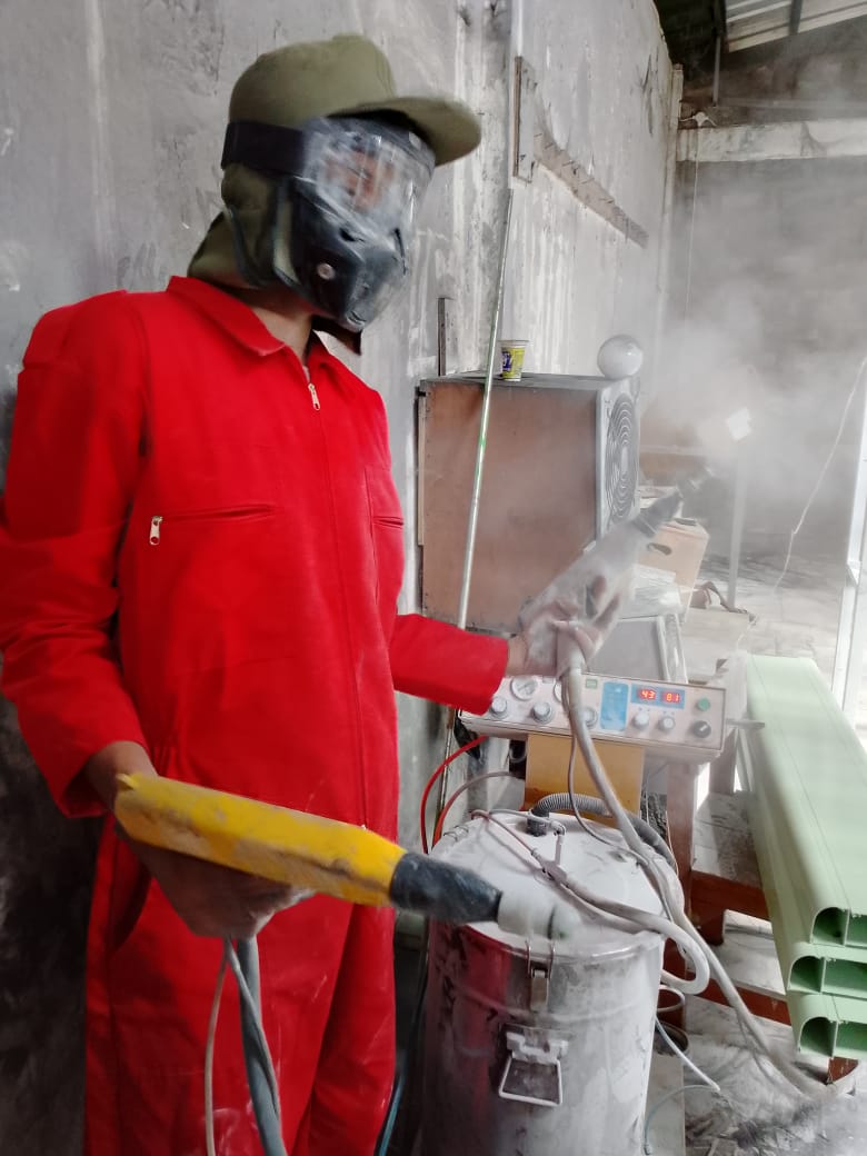 Petugas Cat Powder Coating Bandung