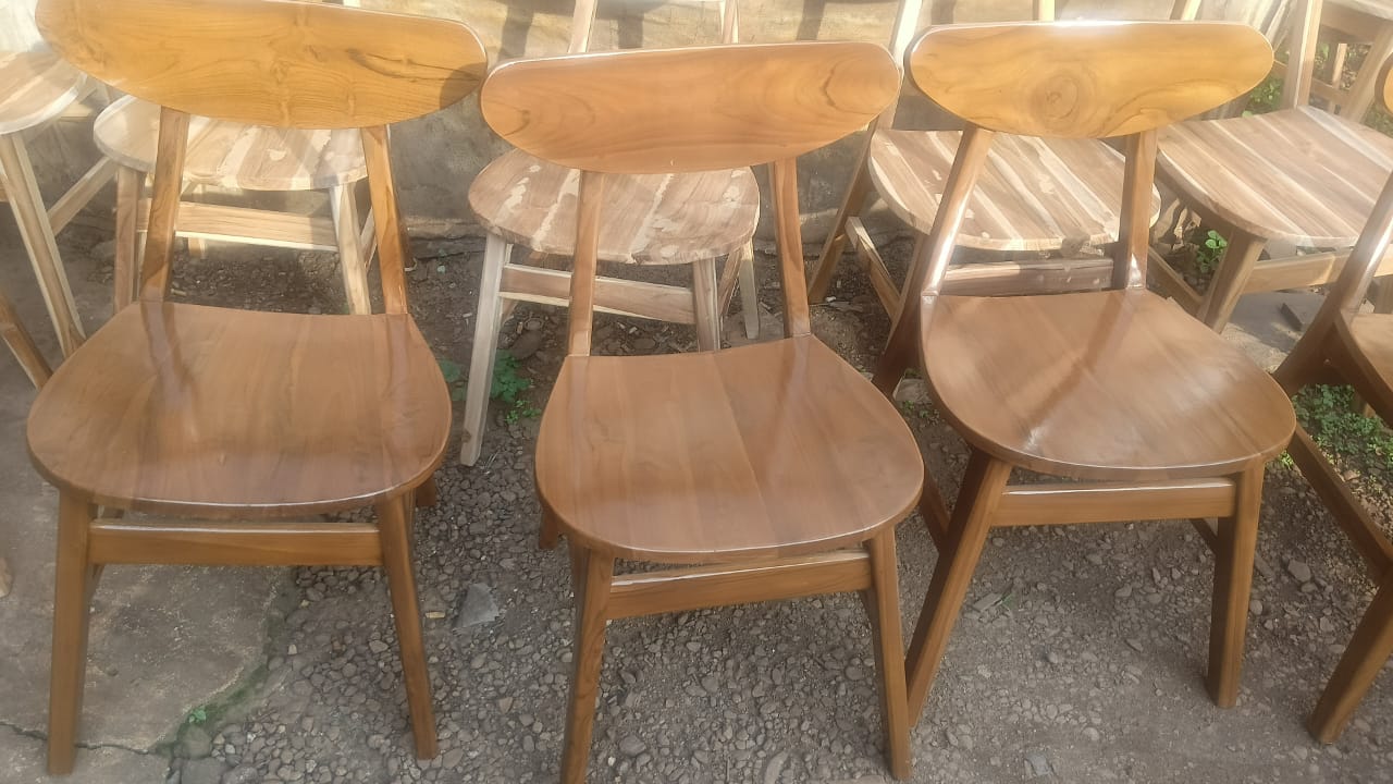 Custom Kursi Kayu