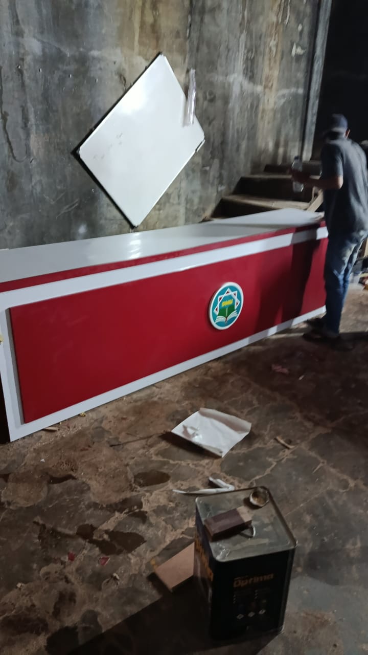 Meja Recepetionis Pesantren