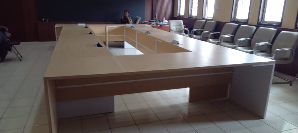 meja meeting custom buat rapat